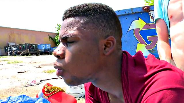 Amateur Black round ass picked up and fucked outdoor