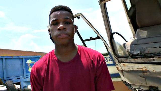 Amateur Black round ass picked up and fucked outdoor