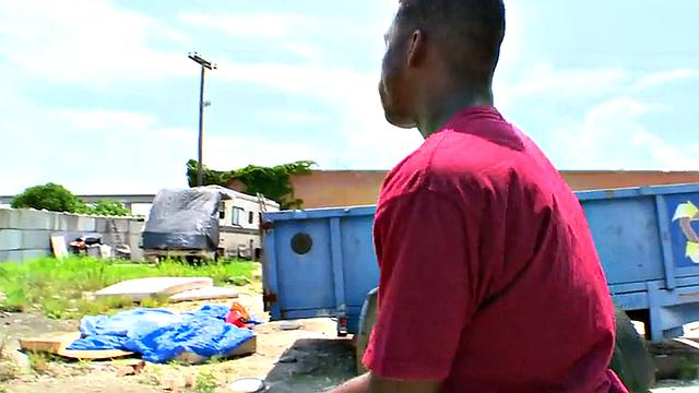 Amateur Black round ass picked up and fucked outdoor