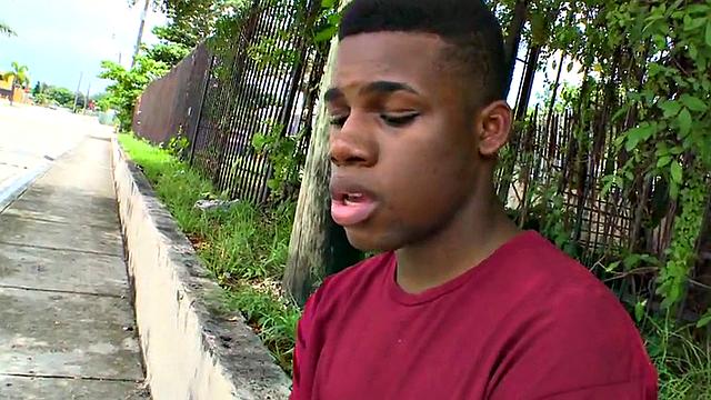 Amateur Black round ass picked up and fucked outdoor