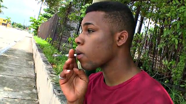 Amateur Black round ass picked up and fucked outdoor