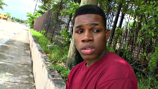 Amateur Black round ass picked up and fucked outdoor