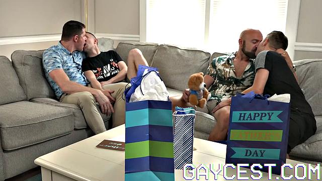 парни устраивают жесткий групповой секс без резины весь день