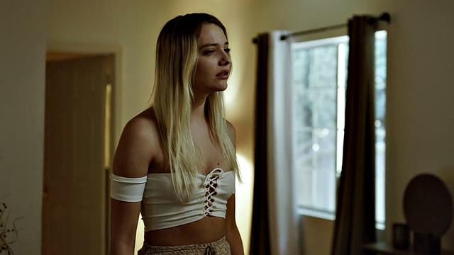 Stepdad bangs his 21yo stepdaughter in the bedroom while she's alone