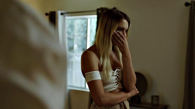 Stepdad bangs his 21yo stepdaughter in the bedroom while she's alone