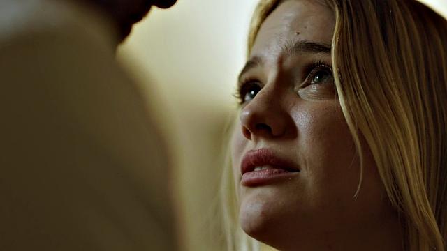 Stepdad bangs his 21yo stepdaughter in the bedroom while she's alone