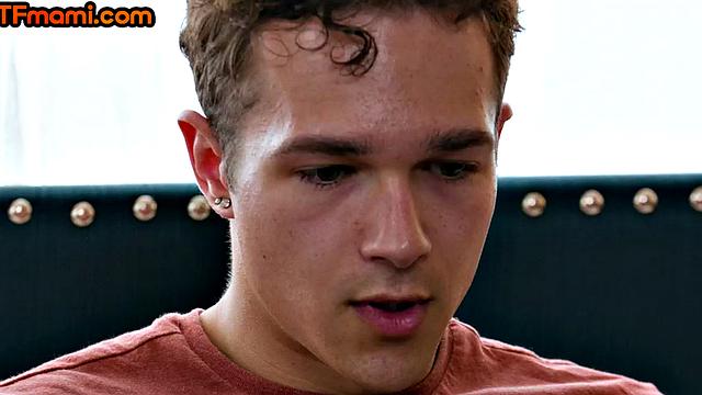 старая милашка в очках получает анальный разнос от пасынка