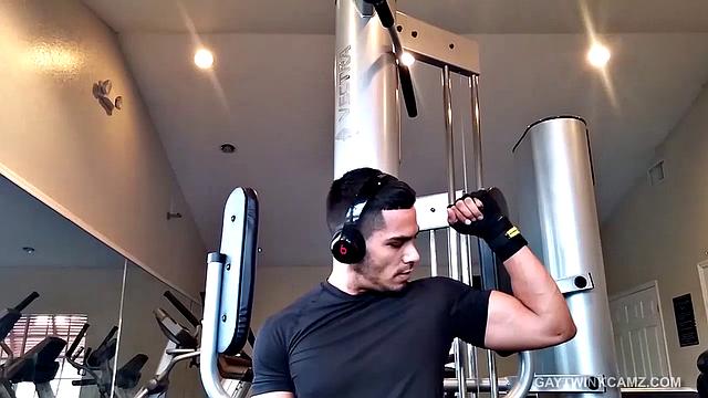 Amateur Jerks Off In Car