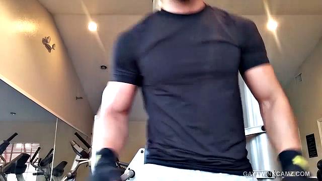 Amateur Jerks Off In Car