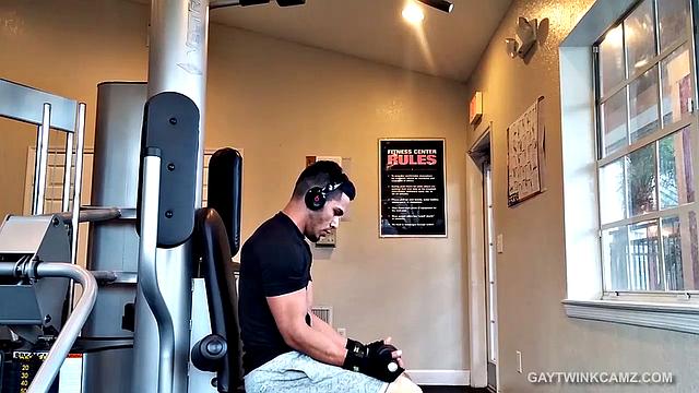 Amateur Jerks Off In Car