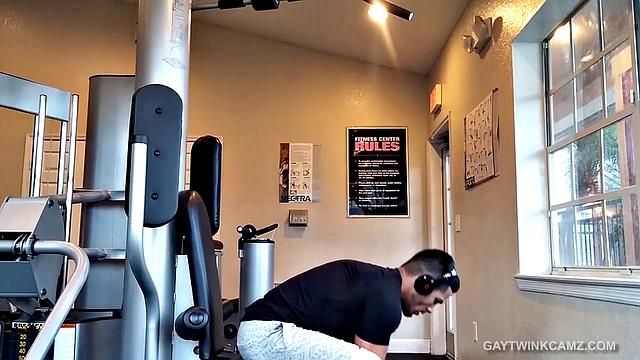 Amateur Jerks Off In Car