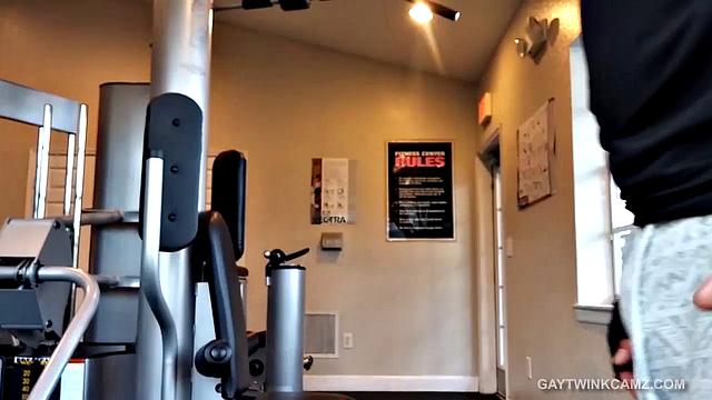 Amateur Jerks Off In Car