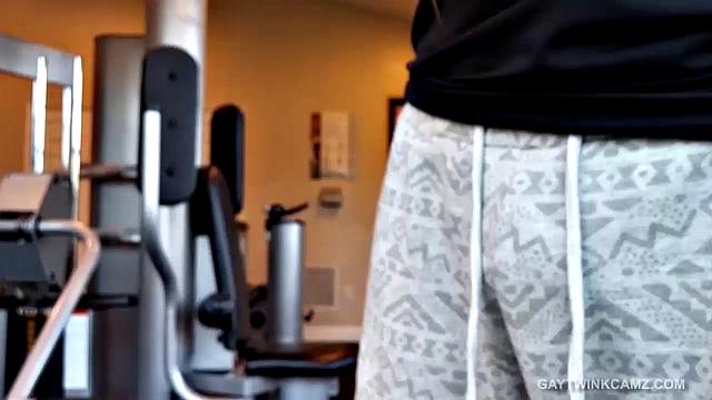 Amateur Jerks Off In Car