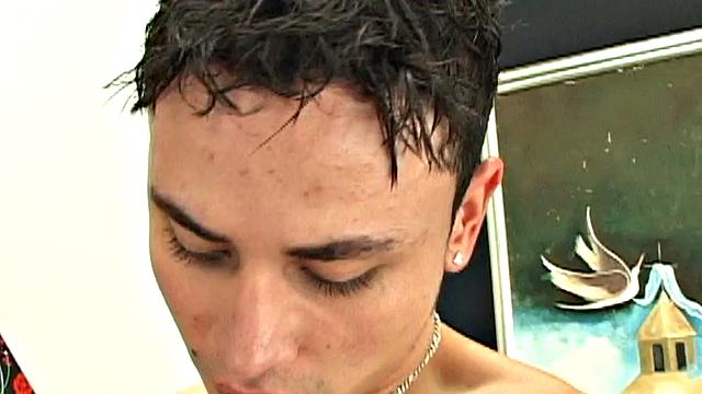 Amateur Spanish twink fucks boyfriend's ass till cumshot at home