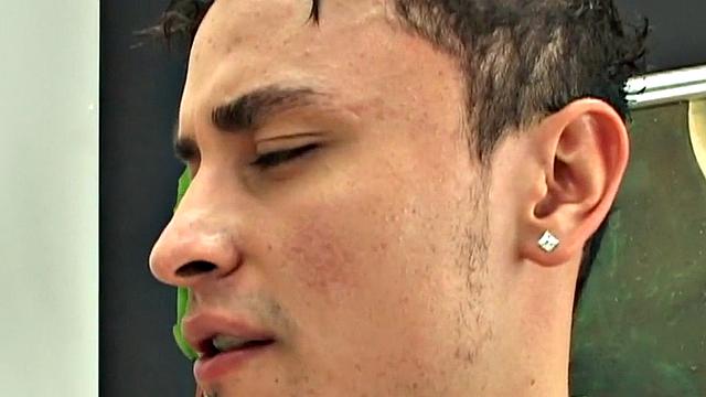 Amateur Spanish twink fucks boyfriend's ass till cumshot at home