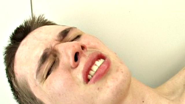 Amateur Spanish twink fucks boyfriend's ass till cumshot at home