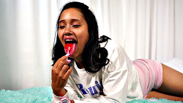 Lia Ponce Solo Masturbating