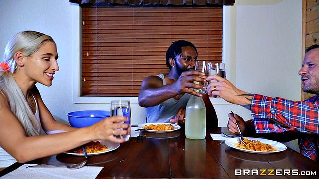 Абелла Дейнджер изменяет мужу с его другом на отдыхе, получает страстный секс, которого ей не хватало от супруга.