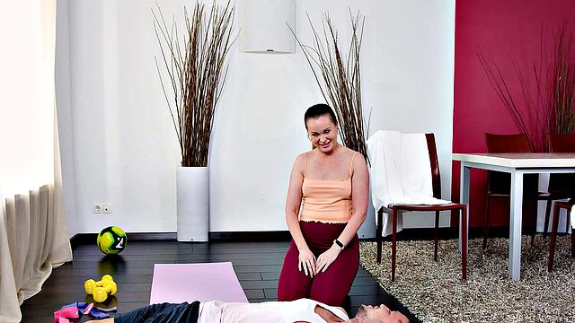 MATURE4K. Guy makes it with a charmer who is down for anything