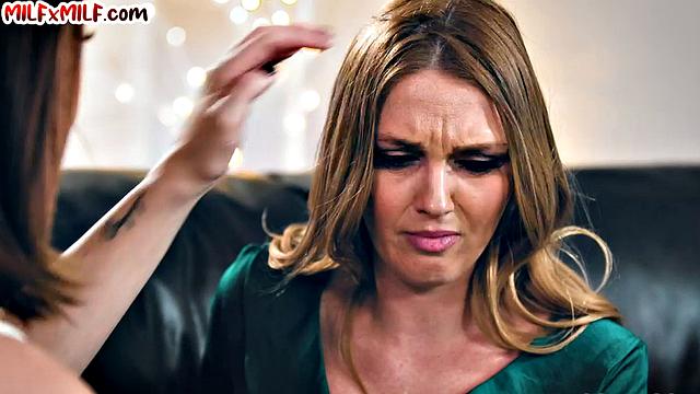 Busty MILFs scissoring