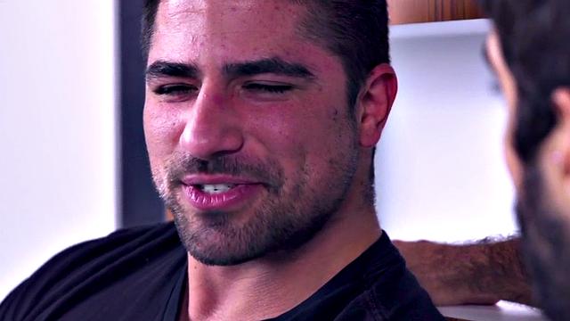 Татуированный мачо разрывает жопу в миссионере