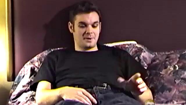 On a trip to Vancouver, Auntie Bob hooks up with Sebastian, a 24 year old French guy. He ends up taking Sebastian back to the hotel for some holiday fun. With the camera recording, Sebastian gets his dick sucked, before taking over and jacking off.