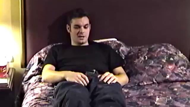 On a trip to Vancouver, Auntie Bob hooks up with Sebastian, a 24 year old French guy. He ends up taking Sebastian back to the hotel for some holiday fun. With the camera recording, Sebastian gets his dick sucked, before taking over and jacking off.