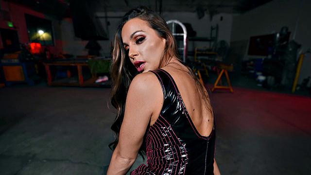 American hottie gets her bald pussy gaped wide open in a reverse cowgirl, deepthroating, and handjob frenzy