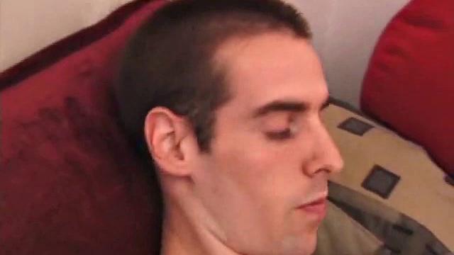 Джеймс Шафер дрочит свой член