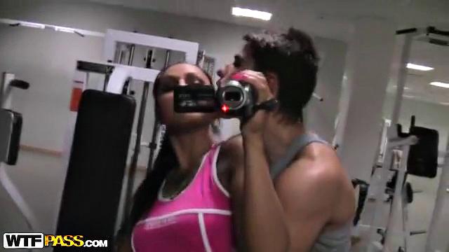 Naked girlfriend fucked in tanning salon