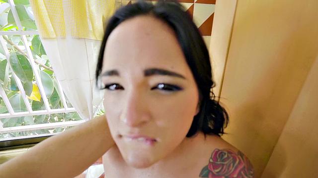 Hot Latina Gives Ice-Cube BJ