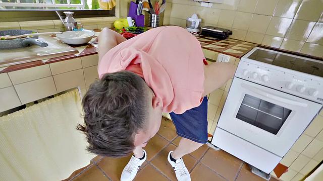 Hot Latina Gives Ice-Cube BJ