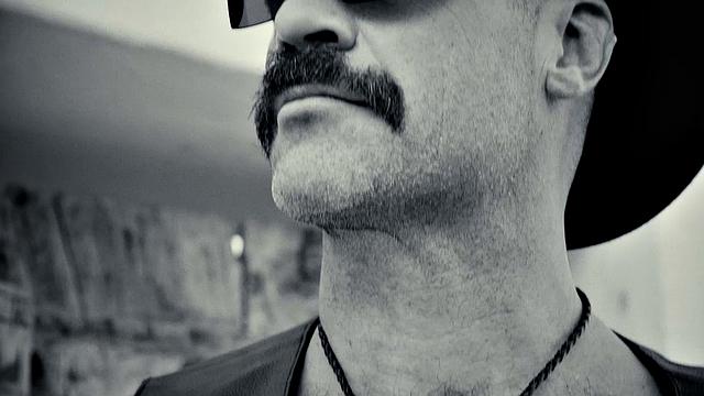 алексия андерс скачет сверху и получает жёстко на улице