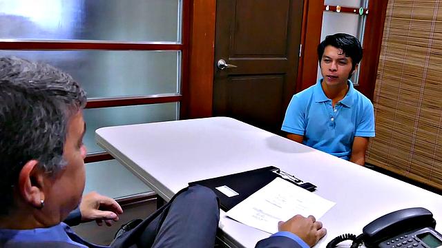 Amateur business DILF fucks 21yo twink in office