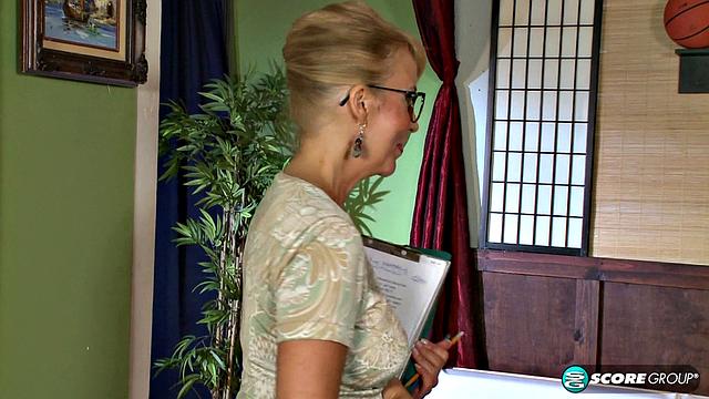 REMASTERED MONDAY! Erica Lauren gets her ass fucked by a big, cock