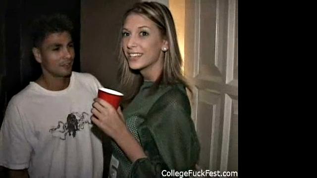 Perfect College Babe Sucking and Hardcore