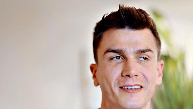 Jock loves masturbating hard while moaning