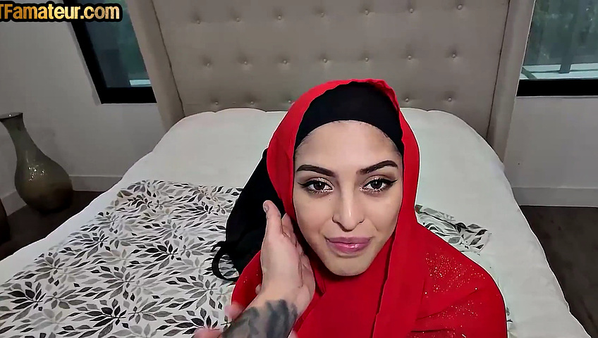 Hijab amateur babe got her hairy pussy banged by her BF