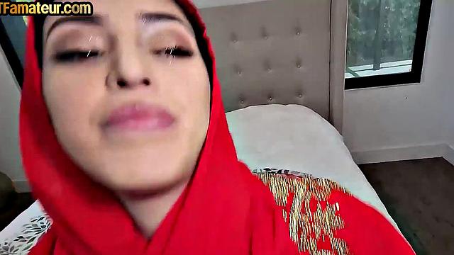 Hijab amateur babe got her hairy pussy banged by her BF