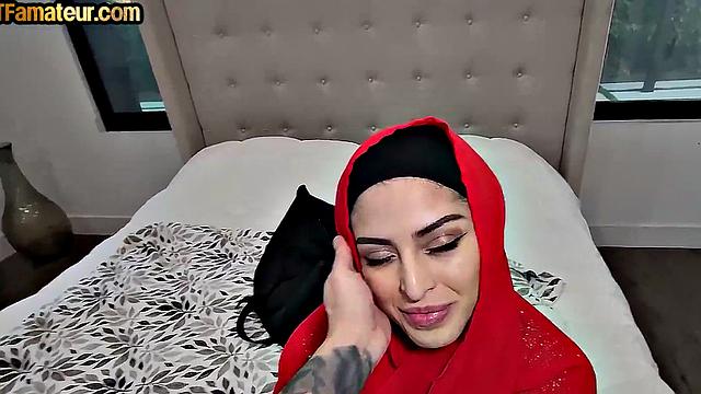 Hijab amateur babe got her hairy pussy banged by her BF