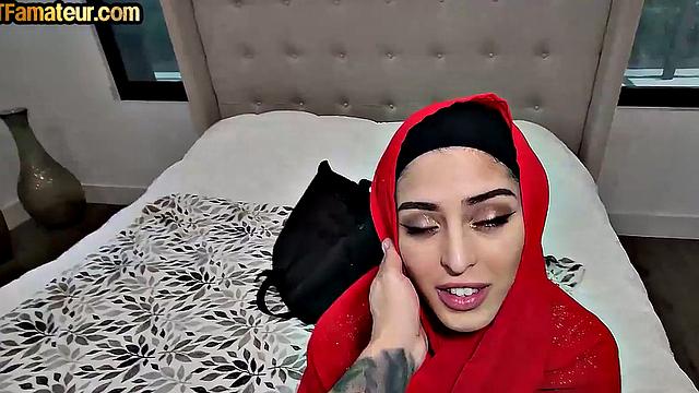 Hijab amateur babe got her hairy pussy banged by her BF