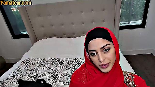 Hijab amateur babe got her hairy pussy banged by her BF
