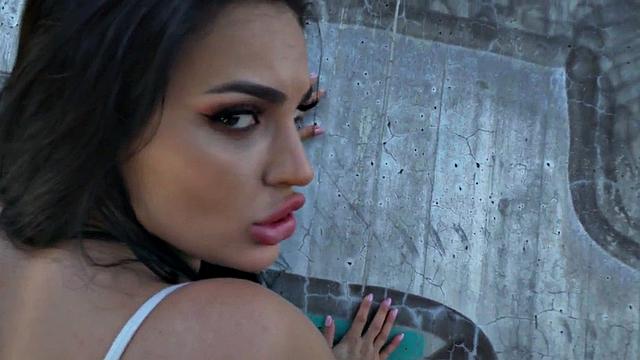 Pulled bigtitted MILF gets banged before deepthroat POV