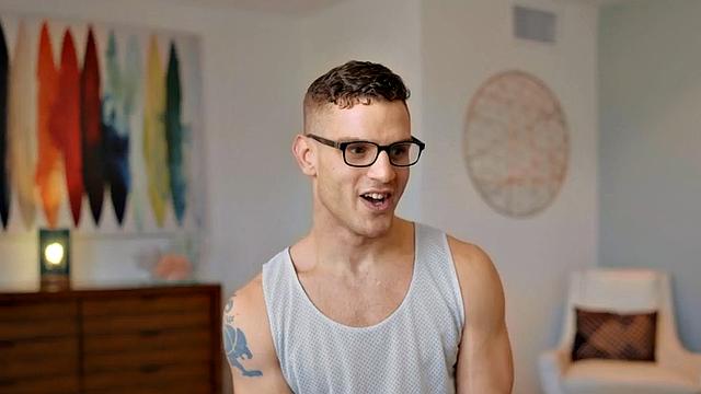 Solo eager jock wanks hard cock at home for facial