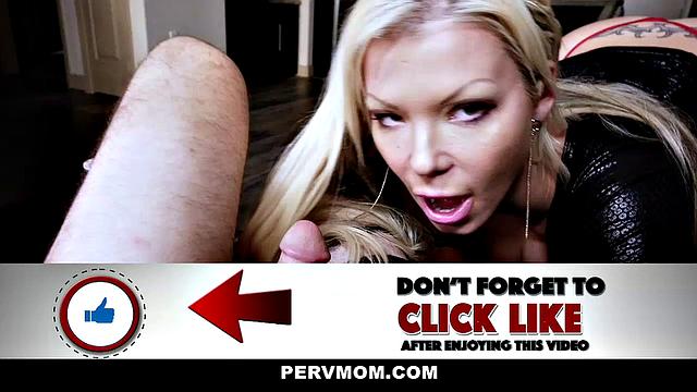 Опытная милфа разносит парня на глазах у его девушки