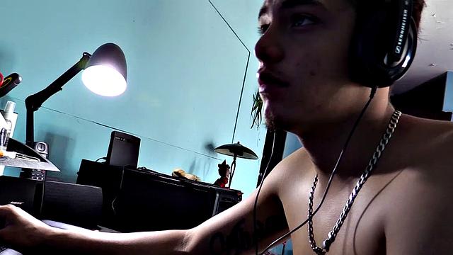 Back by popular demand, Latino Urbano is here for a solo jerk off session that guarantees the spotlight is only on him.