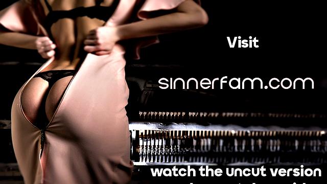 Big-titted stepmom pussybanged doggy