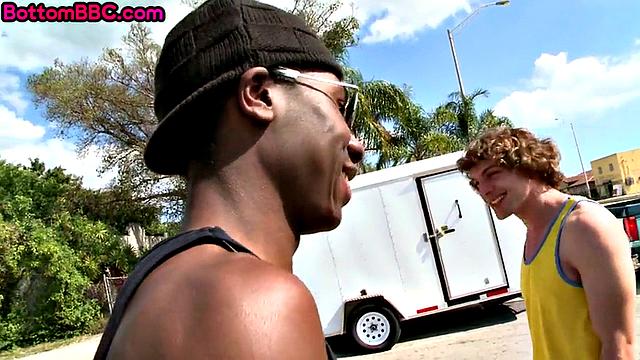 Straight black dude sucks white guy