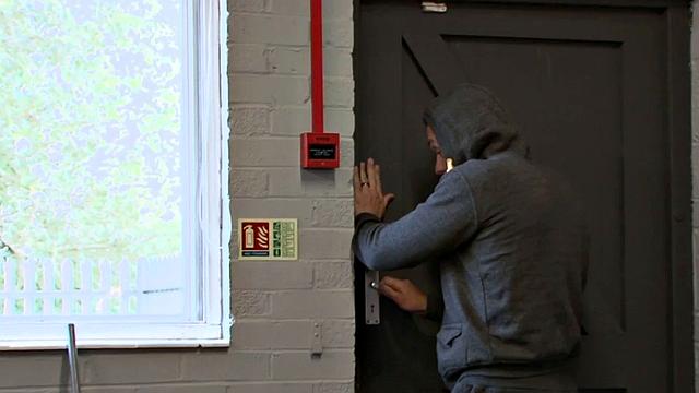 English MILF Constable Stacy Saran Gets Pounded