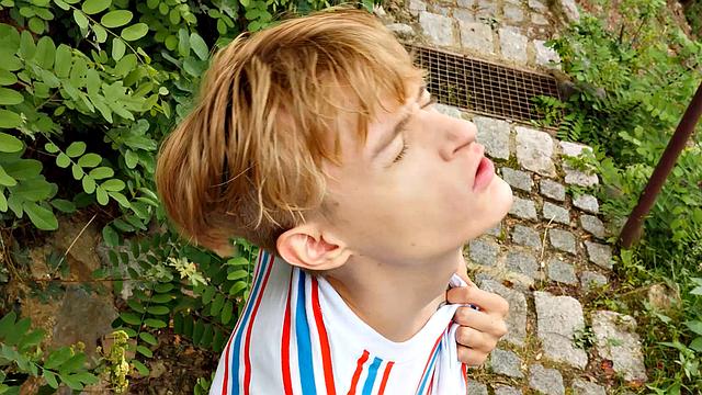 Джош трахается с Марселем в догги и вылизывает ему жопу